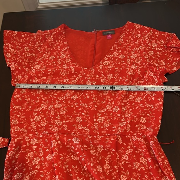 VINCE CAMUTO Fiery Red Island Oasis Flutter Sleeve Floral Cropped Jumpsuit - Picture 11 of 14